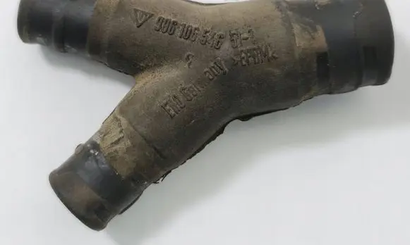 Porsche Boxster 986 Engine coolant pipe/hose 99610654651