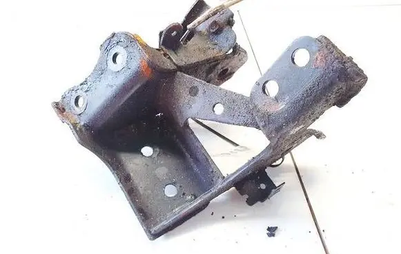 Nissan Murano Z50 Engine mounting bracket