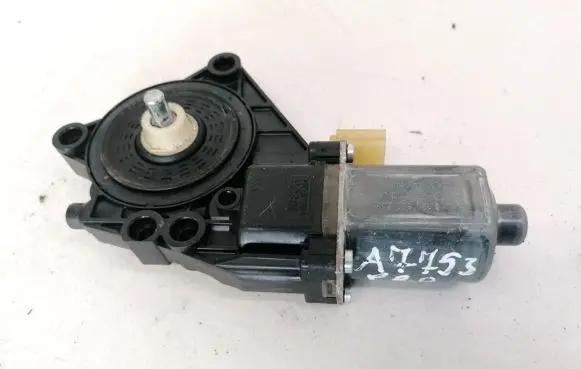 Hyundai Sonata Front door window regulator motor 0130822608