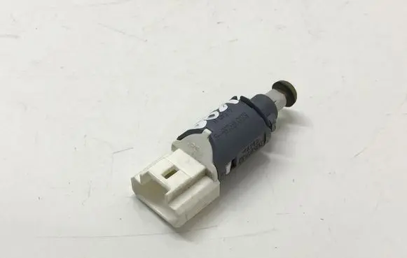 Renault Twingo II Brake pedal sensor switch 8200168238B