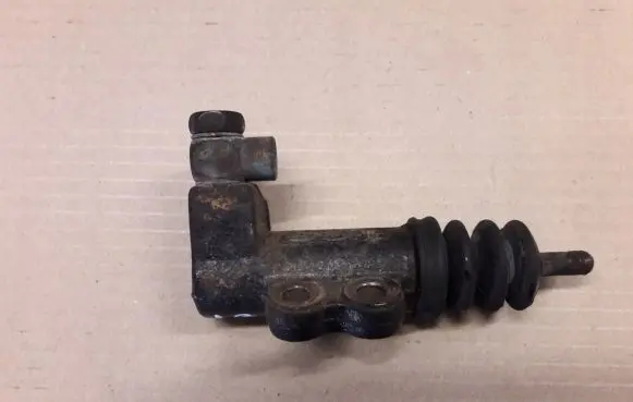 Clutch slave cylinder