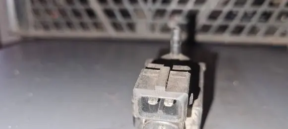 Volvo XC90 Turbo solenoid valve 30611668