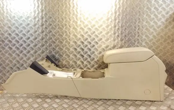 Subaru Outback (BS) Center console