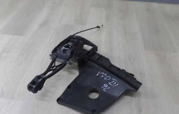 Volvo V70 Front door lock 30661072 43851