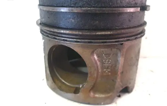 Hyundai Santa Fe Piston with connecting rod