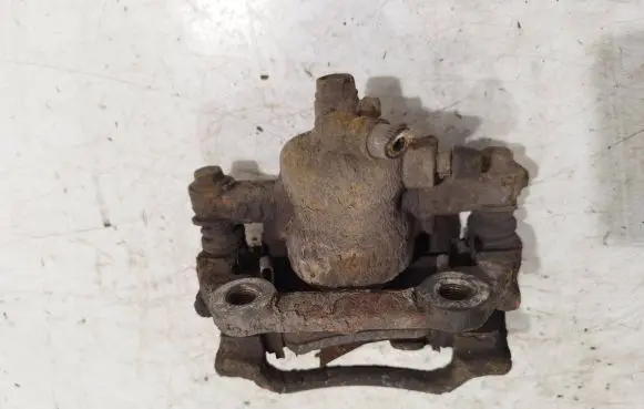 Honda CR-V Rear brake caliper