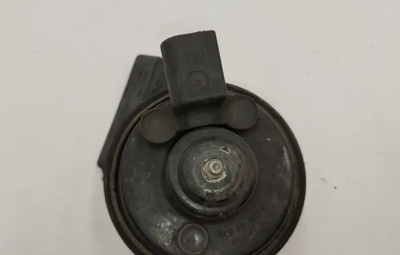 Audi A4 S4 B7 8E 8H Horn signal 8e0951221A