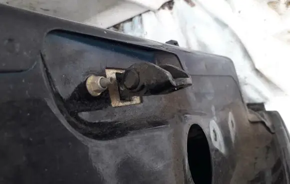 Ford Mondeo Mk III Rear door check strap stopper