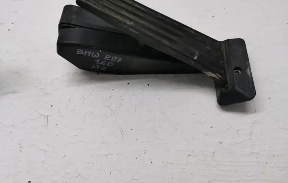 BMW 1 E81 E87 Accelerator throttle pedal 6786589