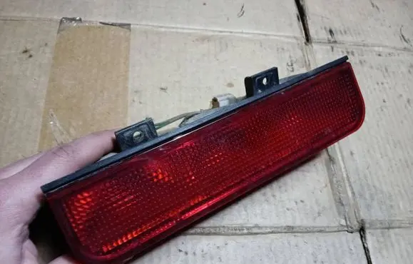 Mitsubishi Pajero Pinin Third/center stoplight R9164 12V21CP 92118W