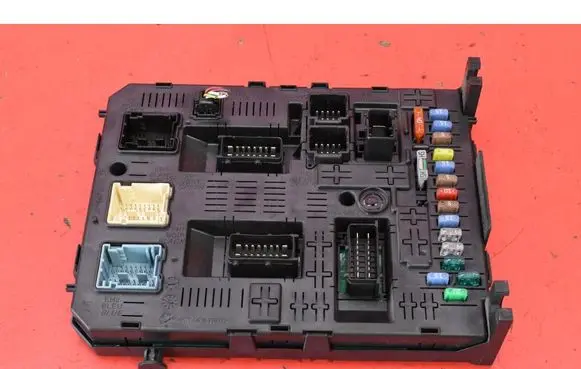Peugeot Partner Fuse box set 281197595