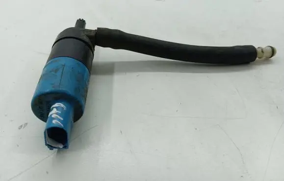 Volkswagen PASSAT B6 Headlight washer pump 3B7955681
