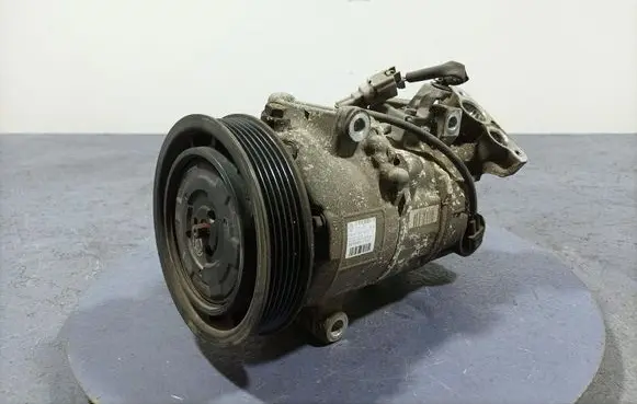 Renault Megane III Air conditioning (A/C) compressor (pump) 8200939386