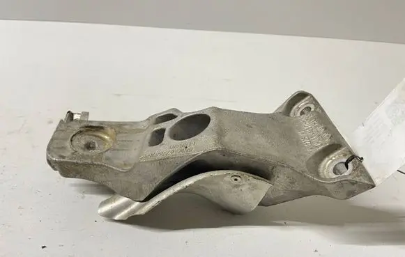 BMW 5 E60 E61 Engine mounting bracket 6776678