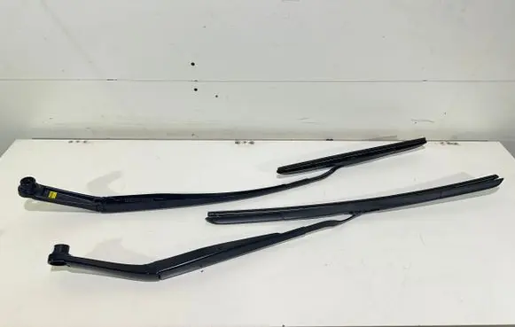 KIA Niro Front wiper blade arm