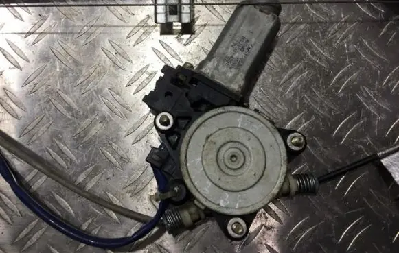 Mazda 323 F Front door window regulator motor 8621004296 cm010050h