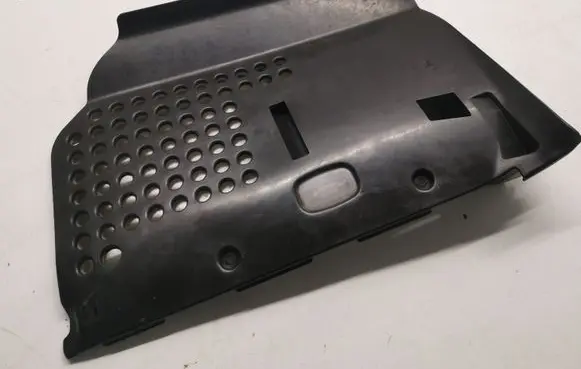 Mercedes-Benz CLS C219 Dashboard lower bottom trim panel T0013786