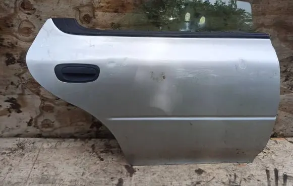 Subaru Impreza I Rear door