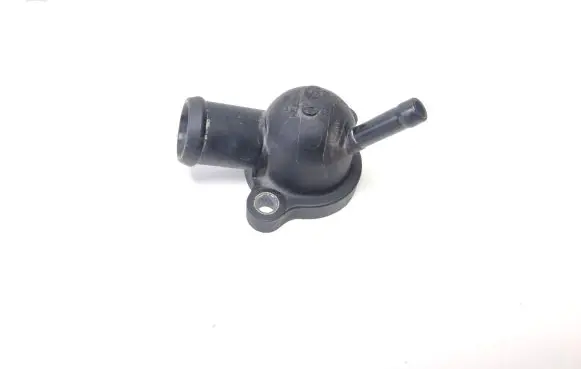 Volkswagen Golf VII Engine coolant pipe/hose 04L121131J