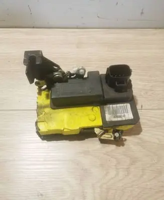 Volvo XC90 Front door lock 30699747