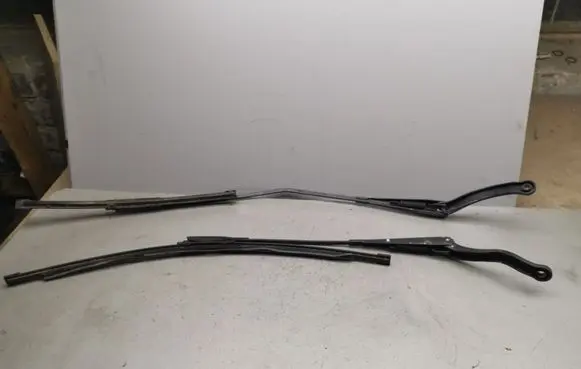 Opel Corsa D Front wiper blade arm 13182326 13182325