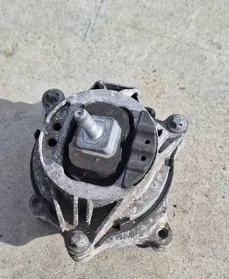 BMW 1 F20 F21 Engine mount bracket 6859412 2515941