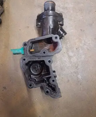 Peugeot 206+ Thermostat housing 9654775080