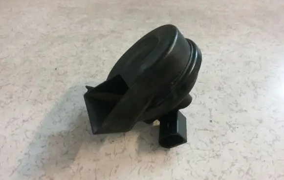 Audi A4 S4 B7 8E 8H Horn signal 8E0951223C