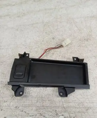 BMW 5 E39 Cigarette lighter front 8159694