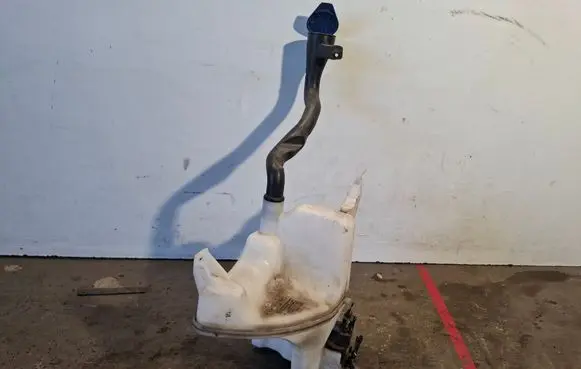 Windshield washer fluid reservoir/tank