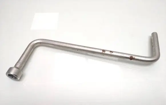 BMW X3 E83 Wheel nut wrench 6758731