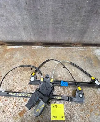 Renault Laguna II Front door window regulator with motor 