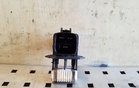 Coolant fan relay