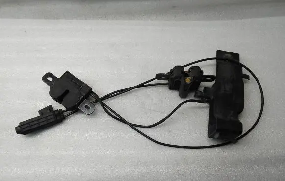 Volvo S60 Engine bonnet/hood lock release cable 311299861