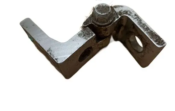 Skoda Octavia Mk2 (1Z) Rear door lower hinge 1Z0833412B