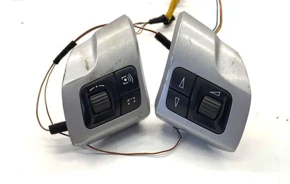 Opel Zafira B Steering wheel buttons/switches 13208859440758813