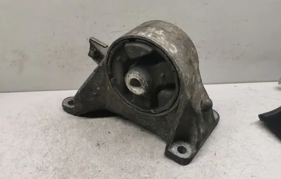 Opel Vectra C Engine mount bracket V04686