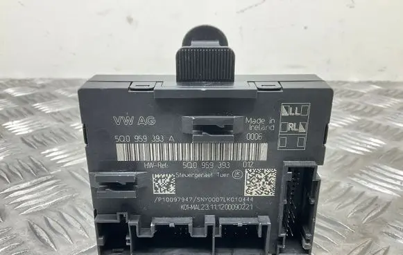 Audi A3 S3 8V Door control unit/module 5Q0959393A
