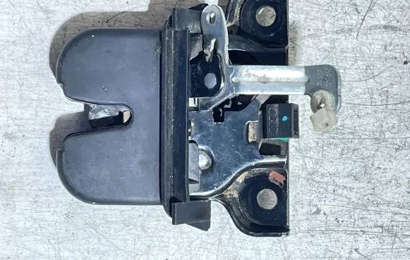 Audi A3 S3 8L Tailgate/trunk/boot lock/catch/latch 8L0827505E 505E