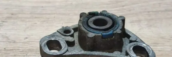 Volvo V70 Engine mount bracket 8666204
