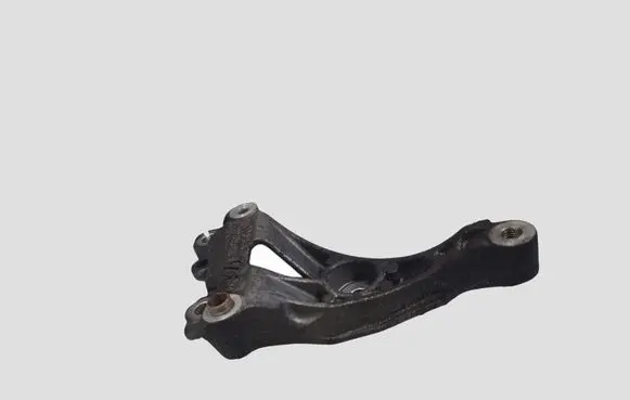 Peugeot 308 A/C compressor mount bracket V758078180