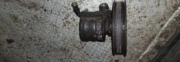 Opel Omega B1 Power steering pump