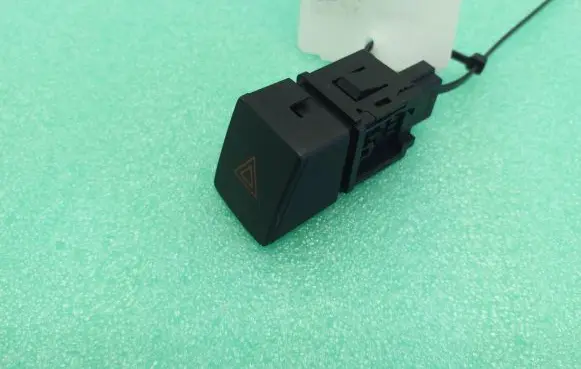 Nissan Qashqai Hazard light switch 299125472