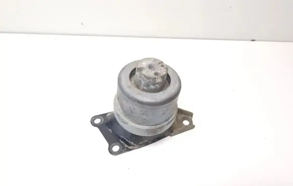 Volkswagen Transporter - Caravelle T5 Engine mount bracket 7E0199256J