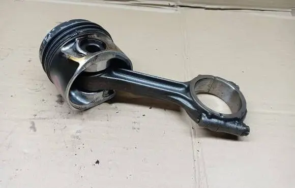 Volkswagen PASSAT B8 Piston with connecting rod