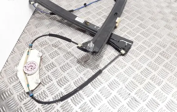 Volkswagen Touran III Front window lifting mechanism without motor 5TA837461A