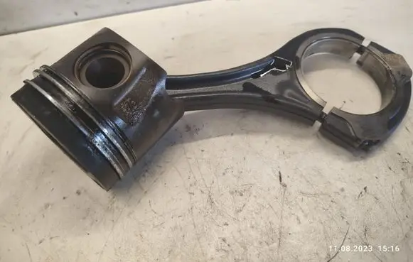 Mercedes-Benz ML W164 Piston with connecting rod
