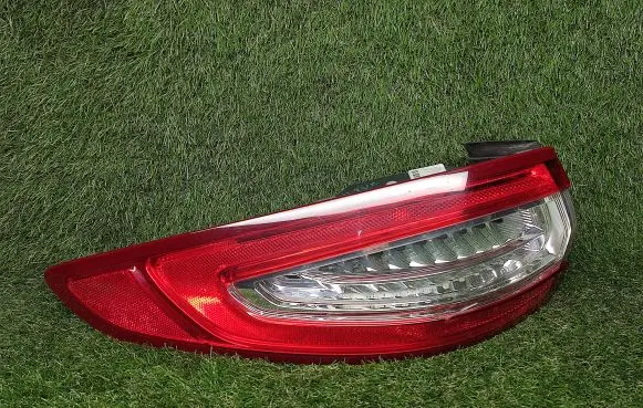 Ford Fusion II Rear/tail lights DS7313405AK