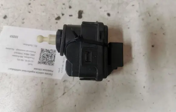 Audi A3 S3 8L Headlight level adjustment motor 8L0941295 00728213