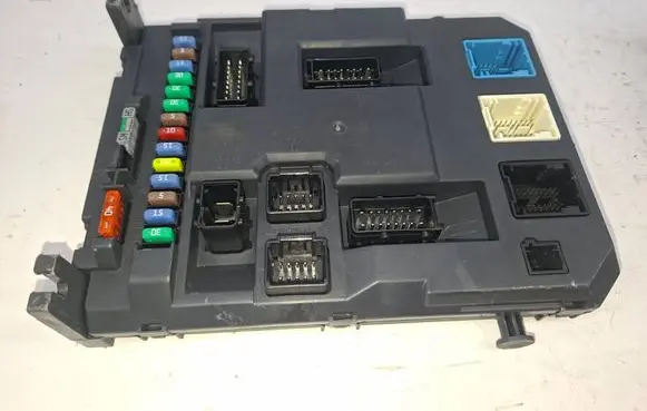 Citroen C3 Picasso Fuse module 9666952380 201105 22661F01